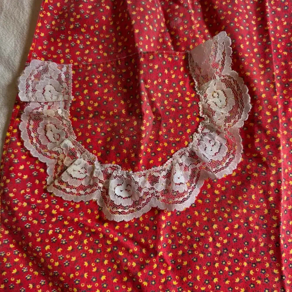Vintage Red Floral Half Apron with Lace Ruffle Pocket